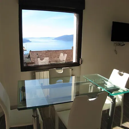 Casa Gialla Sul Lago Maggiore Apartment *