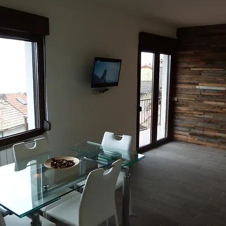Casa Gialla Sul Lago Maggiore Apartment *